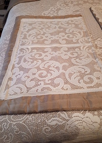 İşlemeli Beyaz Yatak Örtüsü - Görsel 2