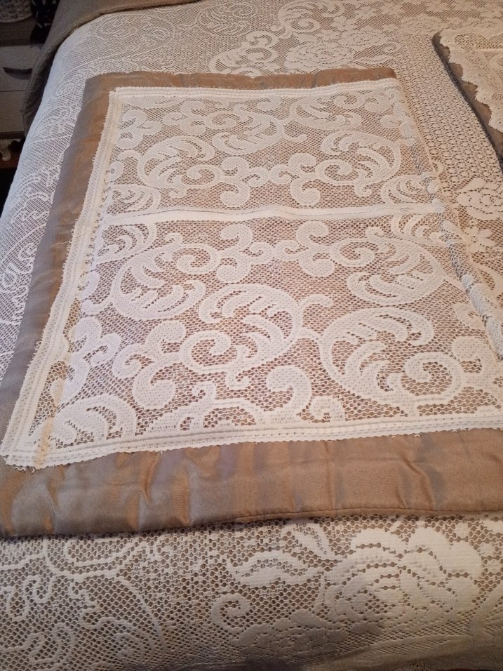 İşlemeli Beyaz Yatak Örtüsü - Görsel 2