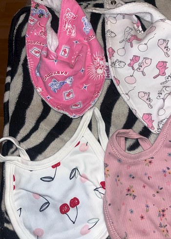 Bebek için desenli pembe önlük seti - Görsel 3