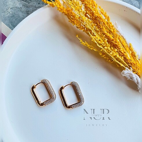 Diğer Çelik gold taşlı küpe