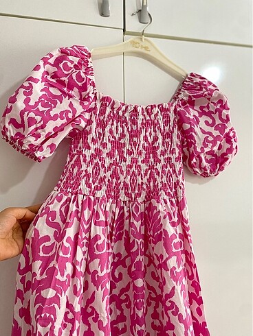Pembe elbise