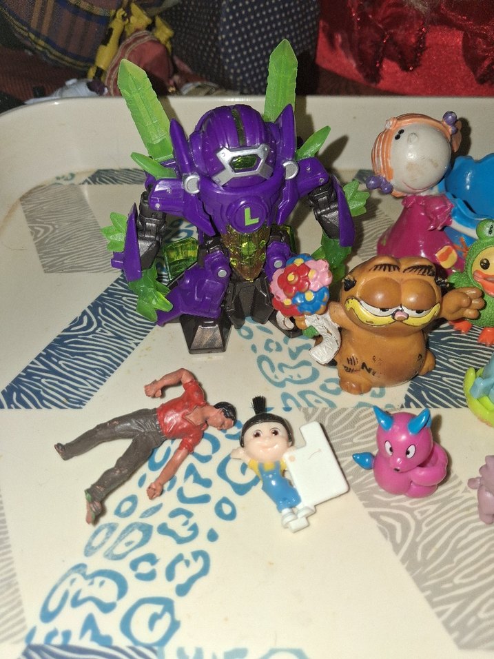 Renkli Çoklu Aksiyon Figürleri Seti - Görsel 2