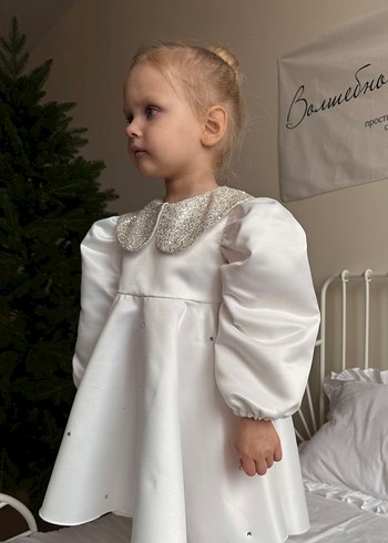 Beyaz Parlak Yakalı Kız Elbisesi - Görsel 2
