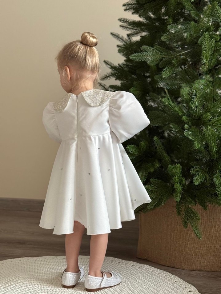 Beyaz Parlak Yakalı Kız Elbisesi - Görsel 3