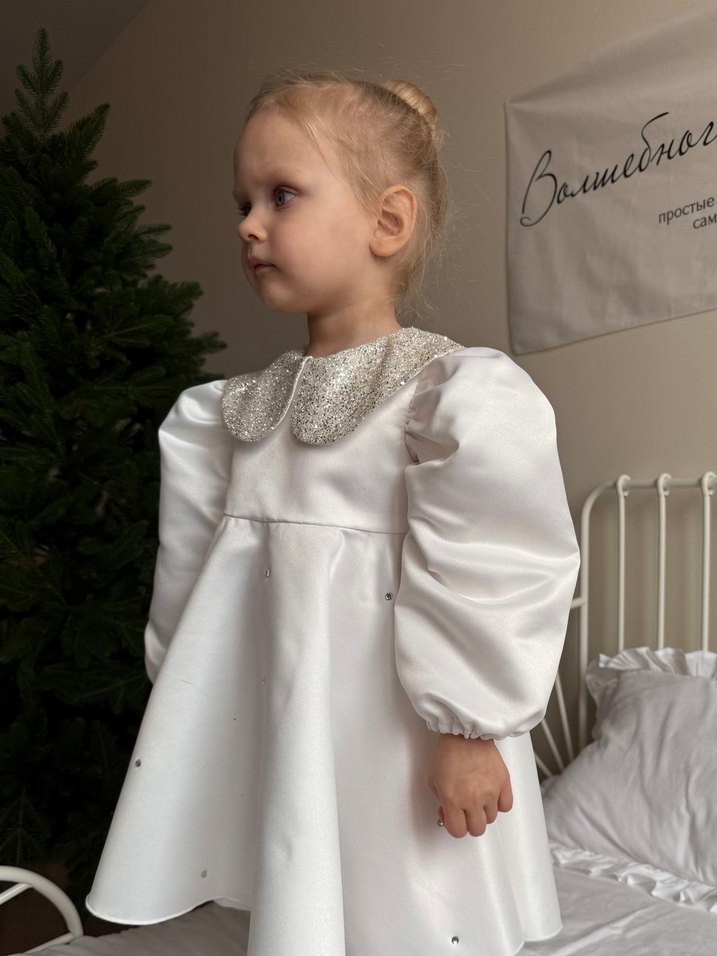 Beyaz Parlak Yakalı Kız Elbisesi - Görsel 2