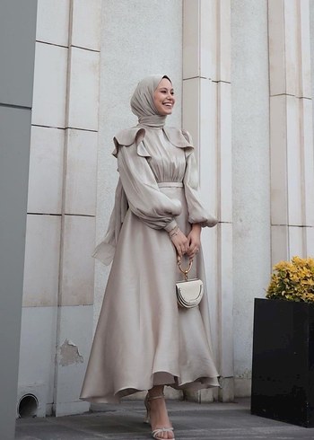 Uzun Kollu Bej Saten Tesettü Elbise Anne kız takım - Görsel 2