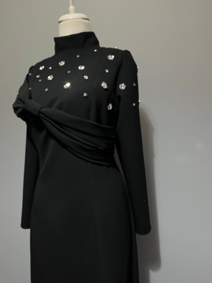 Drapeli Siyah Uzun Kollu Tesettür Abiye Elbise - Görsel 4