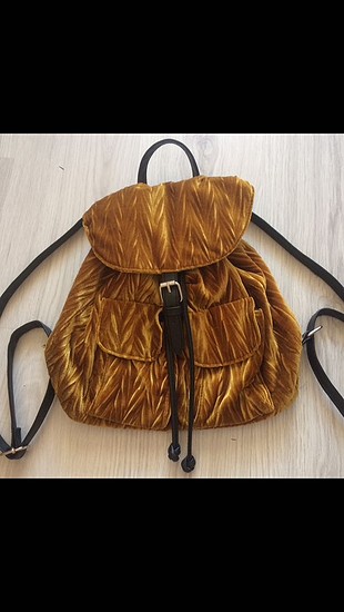 Bershka kadifemsi sırt çantası