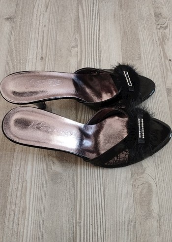 Diger Siyah Kürklü Stiletto Terlik