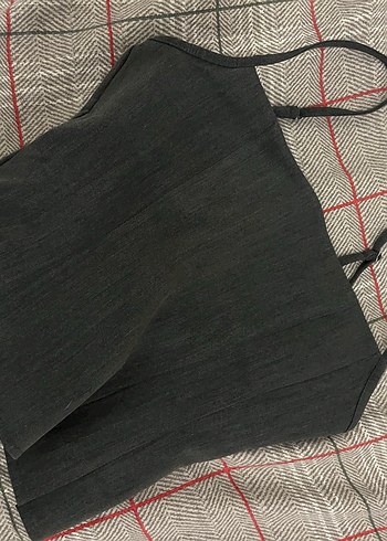 s Beden Bershka gri askılı top