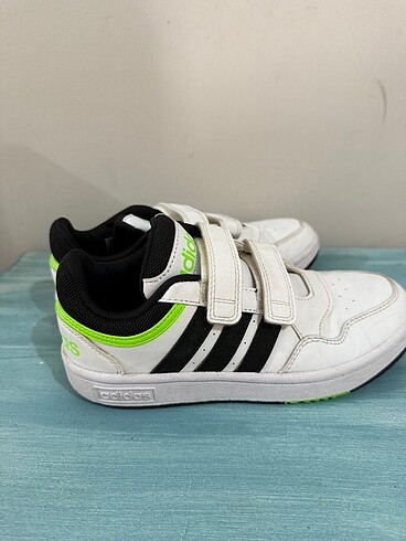 34 Beden Adidas erkek çocuk spor ayakkabı