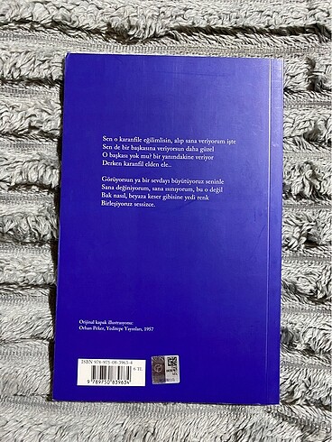Yerçekimli karanfil şiir kitabı - Görsel 2