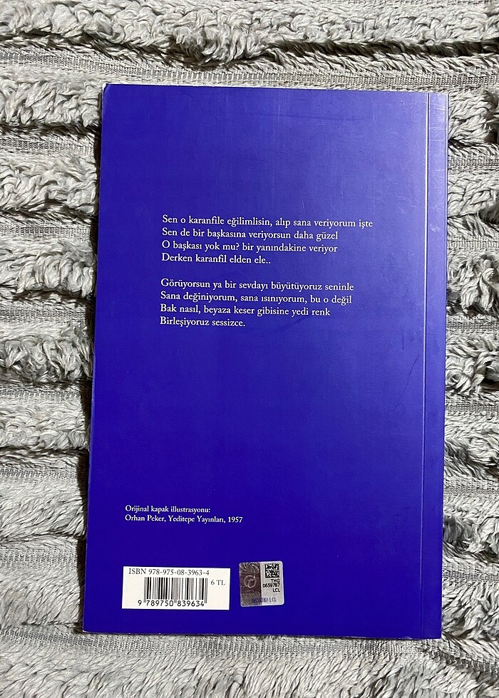 Yerçekimli karanfil şiir kitabı - Görsel 2