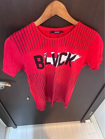 Çok ucuza Tshirt M beden dar kesim