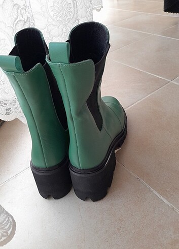Zara Bayan yesil bot