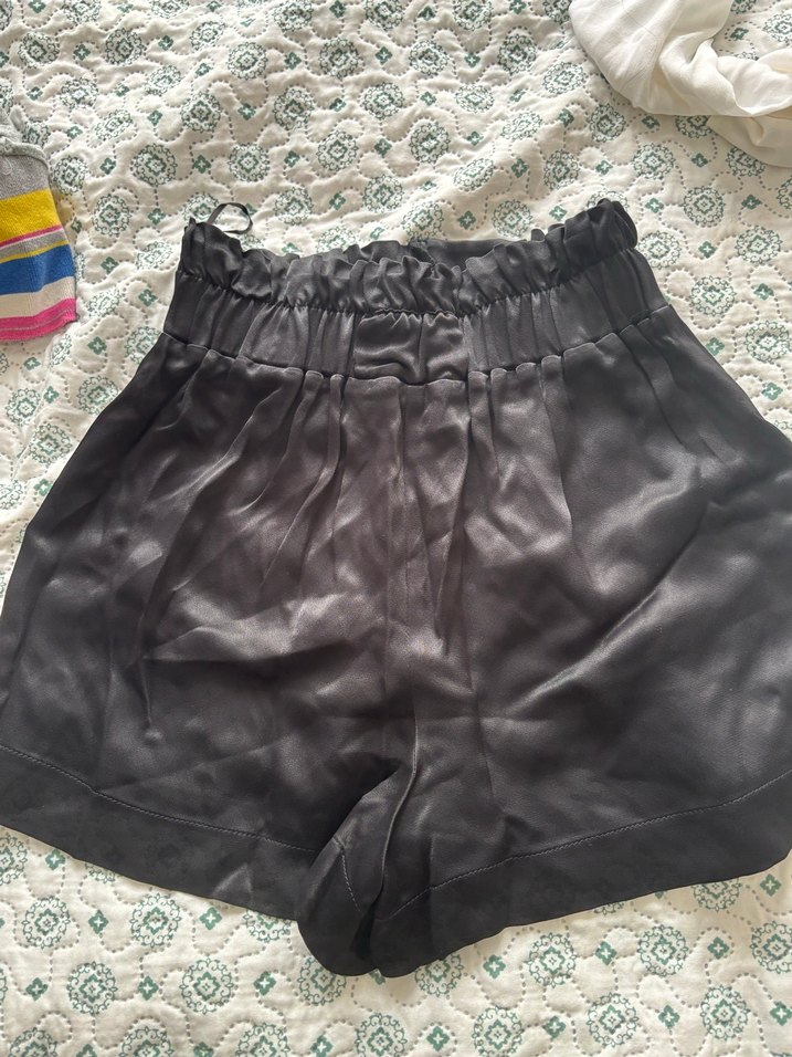 Siyah Salaş Mini Deri Şort - Görsel 4