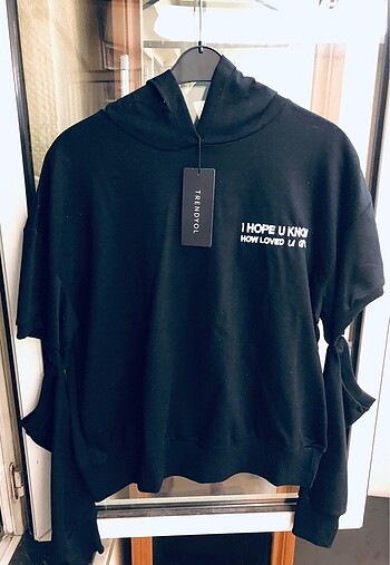 KESİK KOL DEKOLTELİ SWEATSHIRT-KAPÜŞONLU