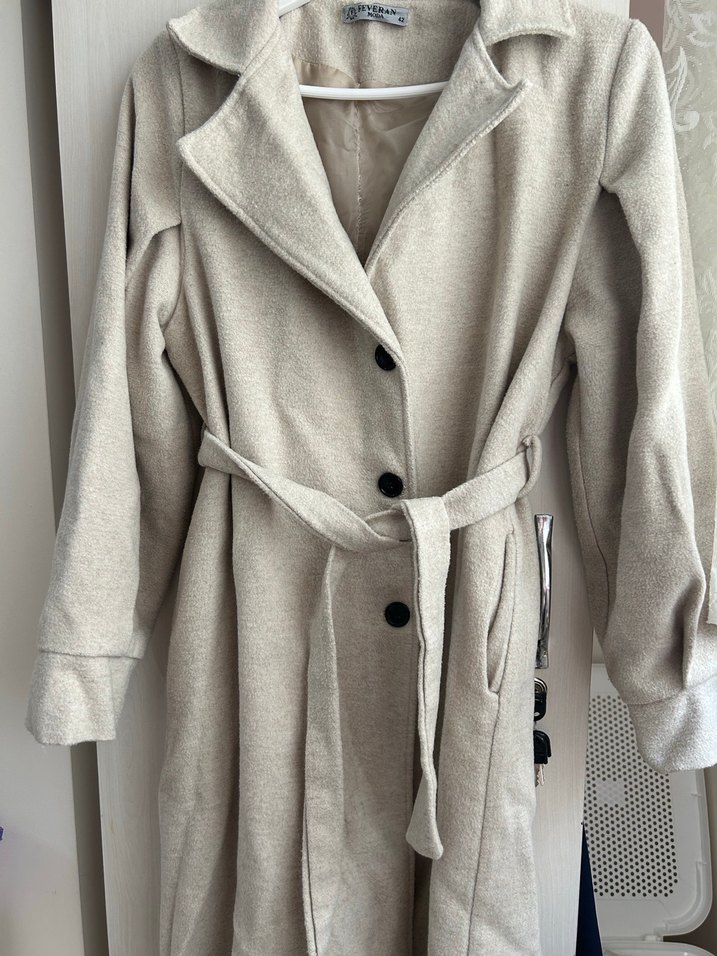 Bej Uzun Düğmeli Kadın Kaban - Görsel 4