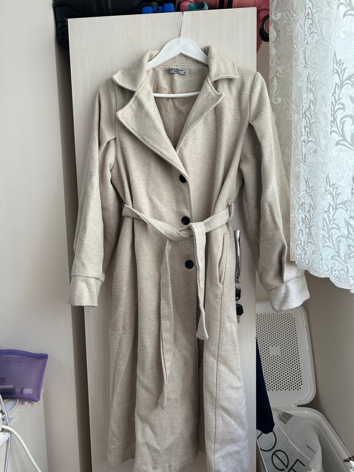 Bej Uzun Düğmeli Kadın Kaban - Görsel 3