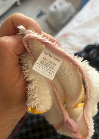 Kız Çocuk Beyaz Kürklü Yelek - Görsel 4