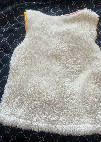 Kız Çocuk Beyaz Kürklü Yelek - Görsel 2