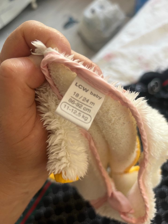 Kız Çocuk Beyaz Kürklü Yelek - Görsel 4