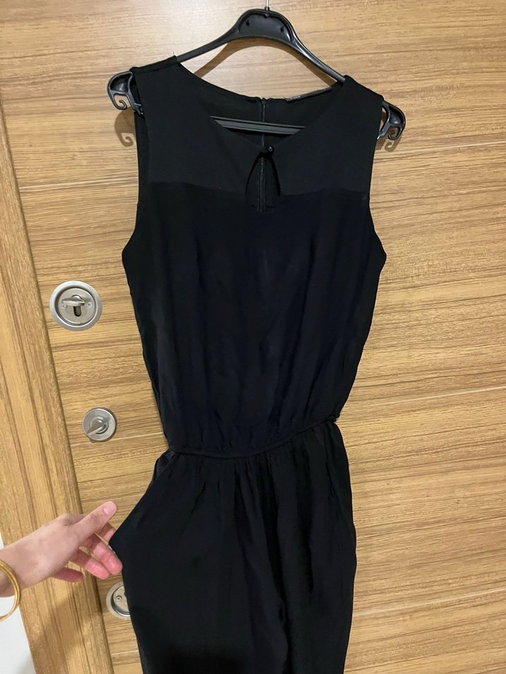 Siyah Yüksek Yakalı Kolsuz Tulum - Görsel 5