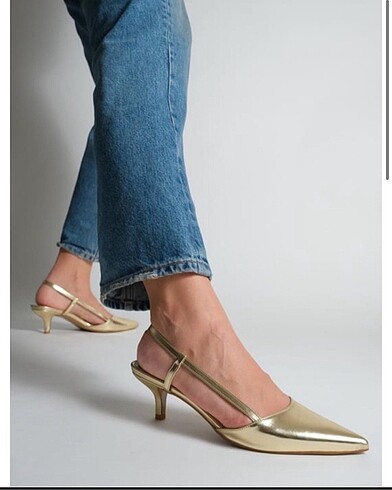 Zara model gold arkası açık topuklu ayakkabı