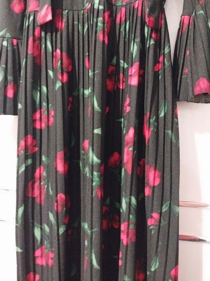 Uzun Siyah Çiçekli Piliseli Elbise 40 42 beden uyumlu. - Görsel 2