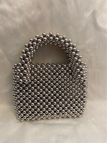 Gümüş metal görünümlü çanta
