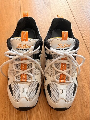 SKECHERS D?LITES MEMORY FOAM TABANLI AYAKKABI