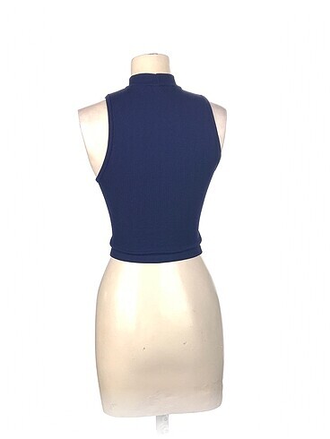 s Beden Stradivarius T-shirt %70 İndirimli.
