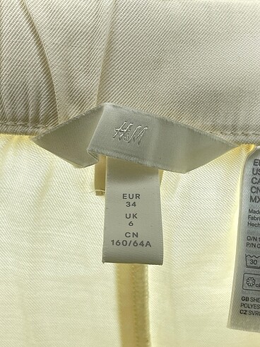 34 Beden çeşitli Renk H&M Mini Şort %70 İndirimli.