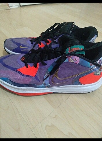 kyrie low 5
