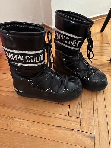 Moon boot