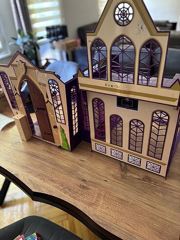 Beden Renk Monster high school