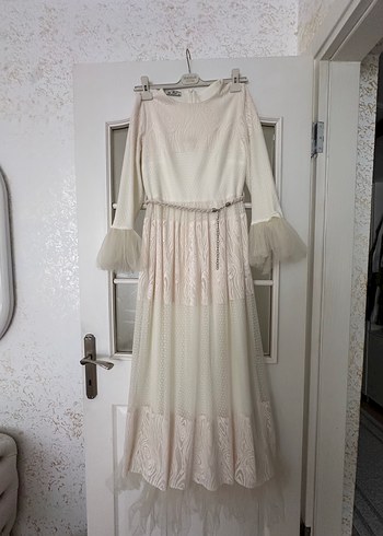 Zara Dantel Detaylı Beyaz Uzun Elbise