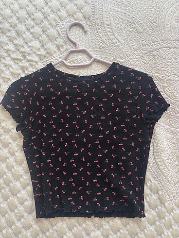 Pull and Bear kirazlı crop