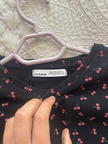 xs Beden Pull and Bear kirazlı crop