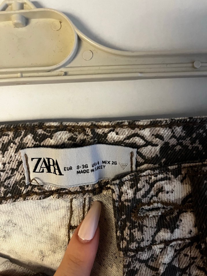 Şıklık ve Rahatlık: Yılan Desenli Yüksek Bel Pantolon — görsel 2/4