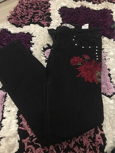 İşlemeli pantolon