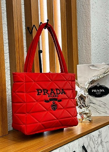 Prada Kol çantası 
