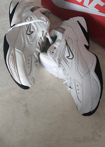 Nike Beyaz Retro Sneaker
