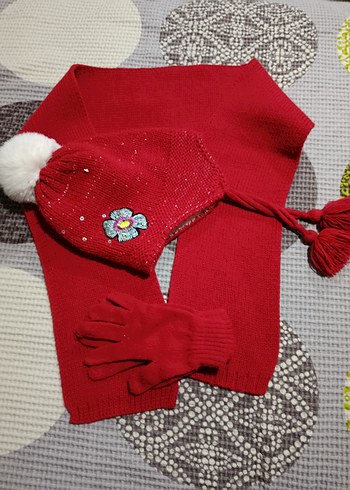 Kırmızı Nakışlı Örgü Çocuk Bere Takımı Bitti marka