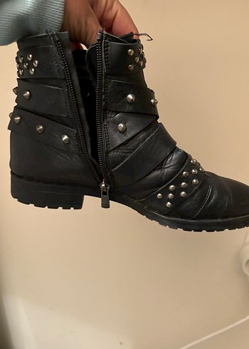 Tokalı Siyah Deri Goth Bot - Görsel 3