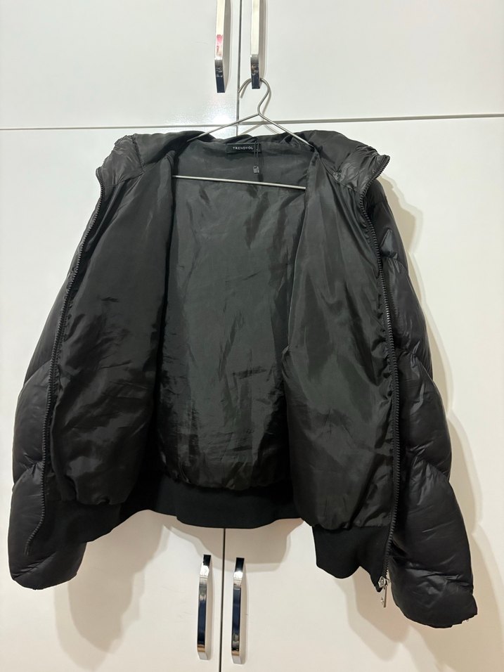 Siyah Fermuarlı Kadın Kışlık Ceket - Görsel 3