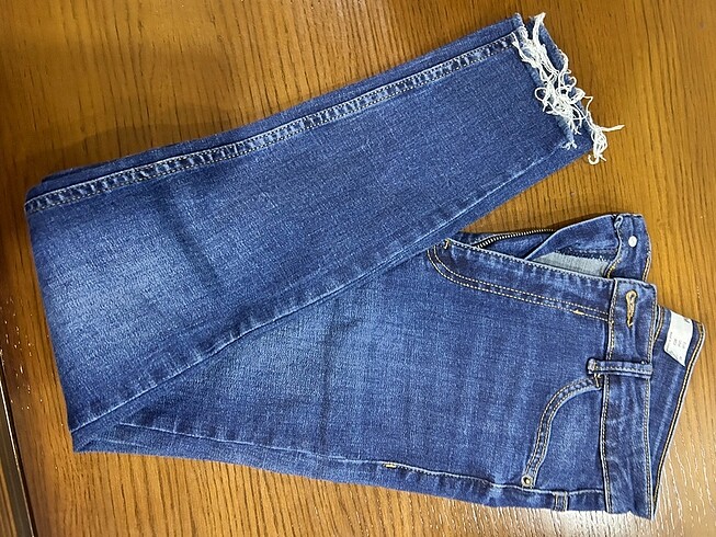 BERSHKA PANTOLON