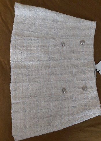 Zara Düğmeli Beyaz İşlemeli Mini Etek