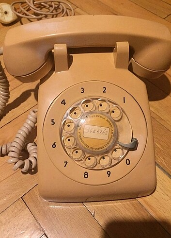 Çevirmeli nostaljik telefon