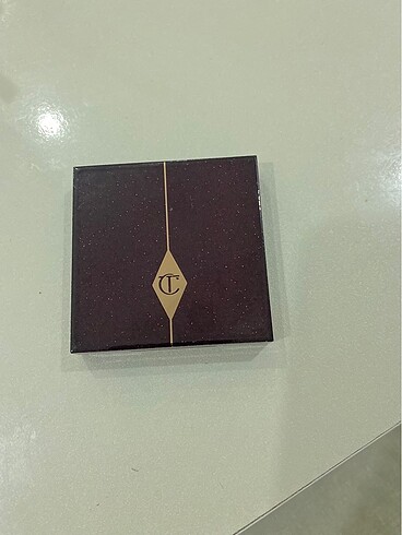 Charlotte Ronson Far -far palet highletir Charlotte Tilbury